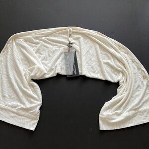 Marla Wynne Origami Shrug  White on White floral print One Size NWT